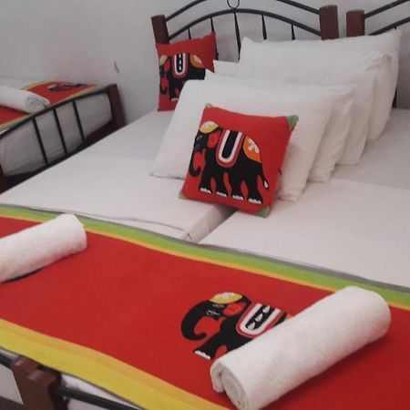 Charlton Kandy City Rest Extérieur photo
