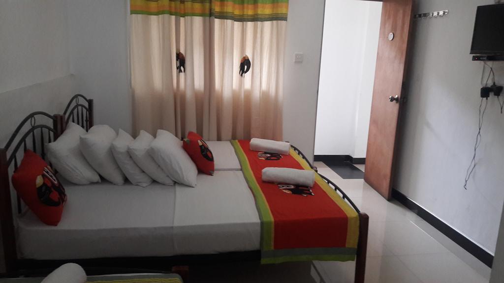 Charlton Kandy City Rest Extérieur photo
