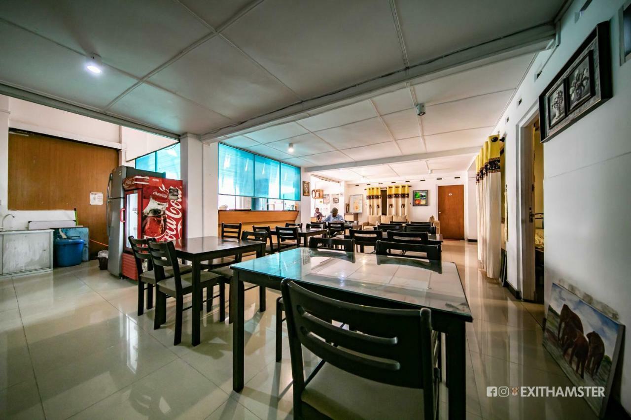 Charlton Kandy City Rest Extérieur photo