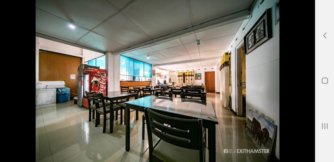 Charlton Kandy City Rest Extérieur photo